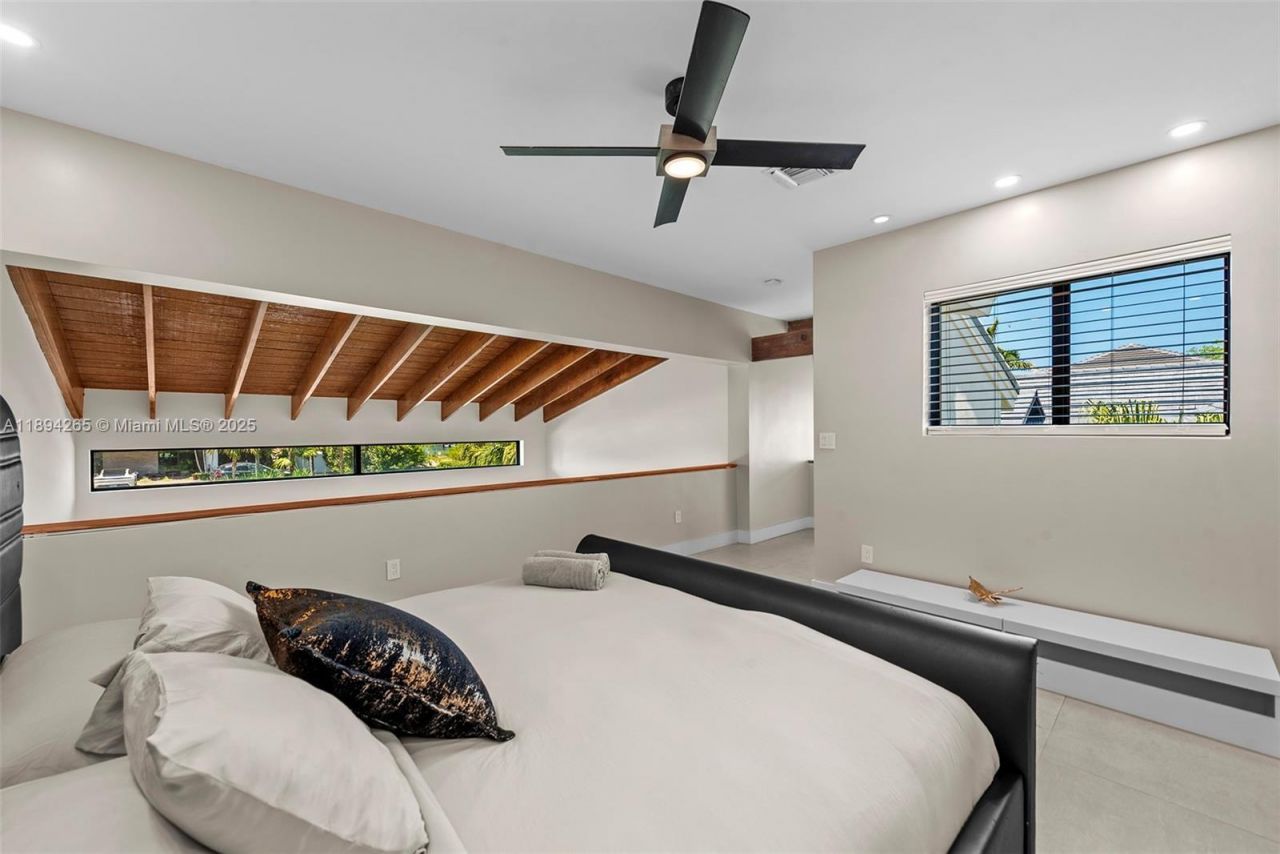 207 Holiday Dr, Hallandale Beach, FL 33009 Photo