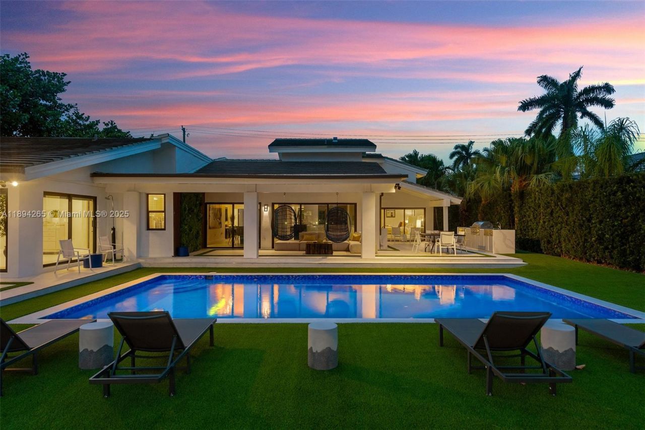 207 Holiday Dr, Hallandale Beach, FL 33009 Photo