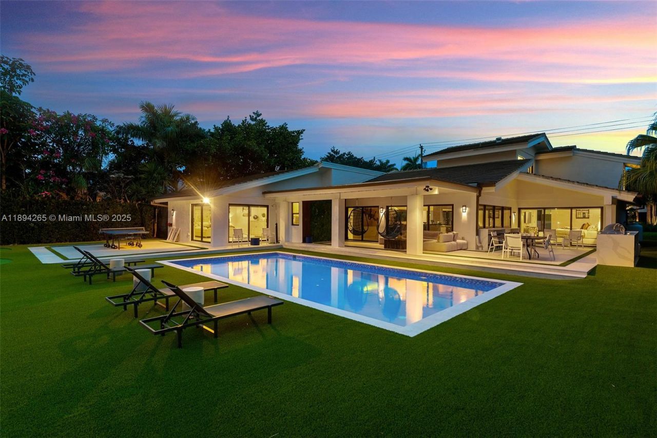 207 Holiday Dr, Hallandale Beach, FL 33009 Photo