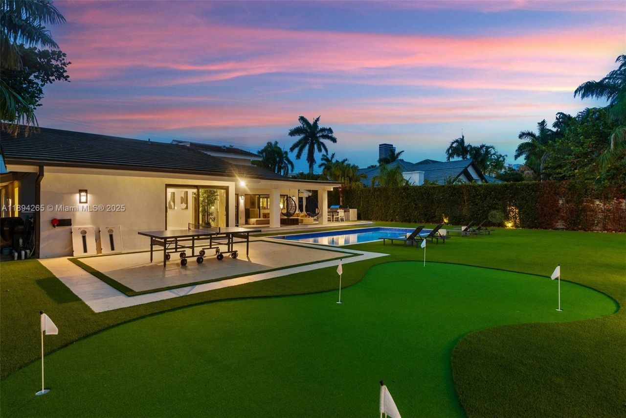 207 Holiday Dr, Hallandale Beach, FL 33009 Photo