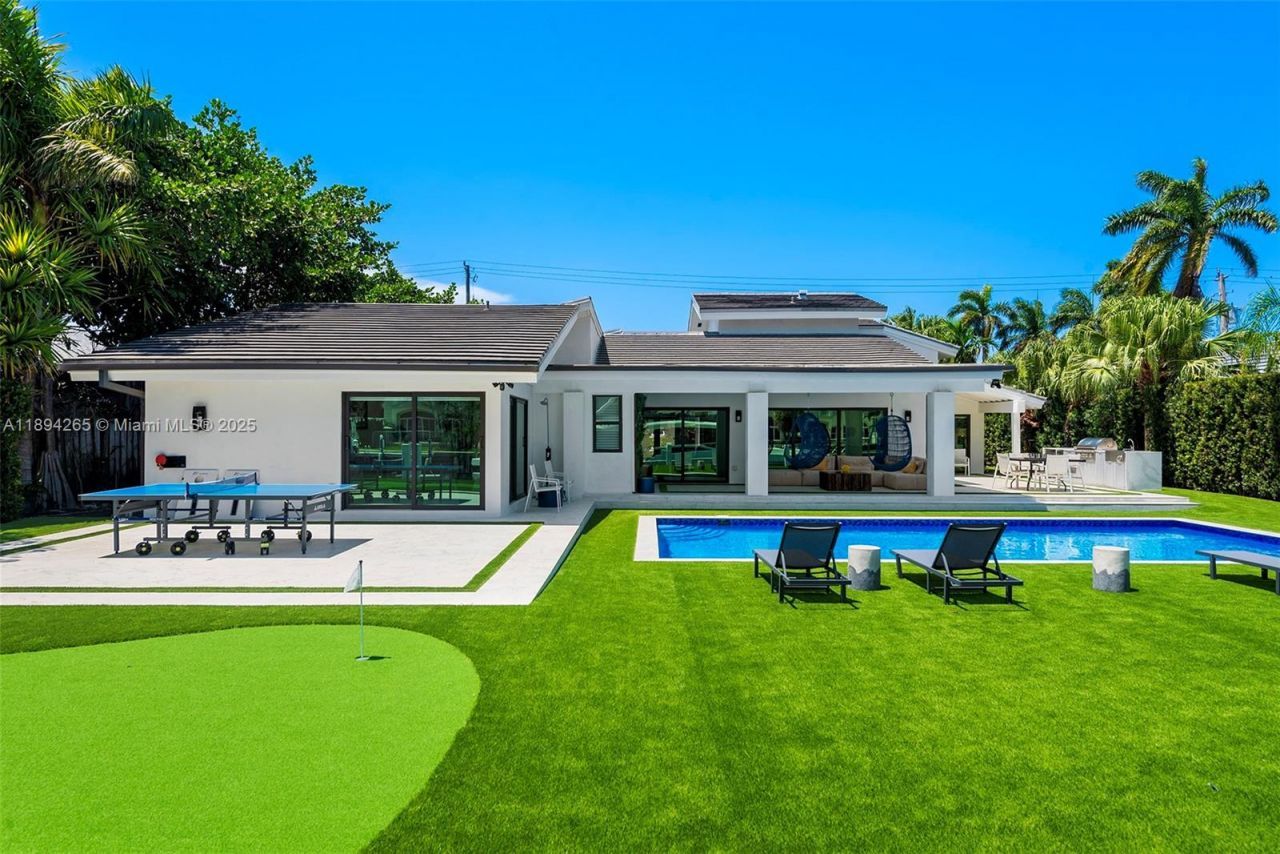 207 Holiday Dr, Hallandale Beach, FL 33009 Photo