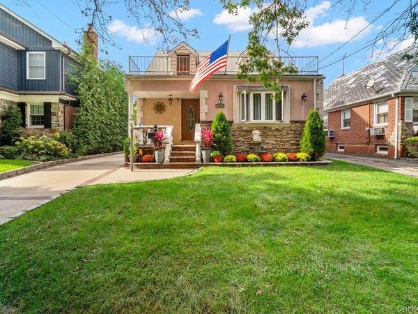 21 Jasper Street, Valley Stream, NY 11580