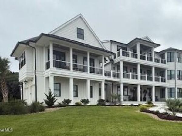 106 Bay Street, Pine Knoll Shores, NC 28512