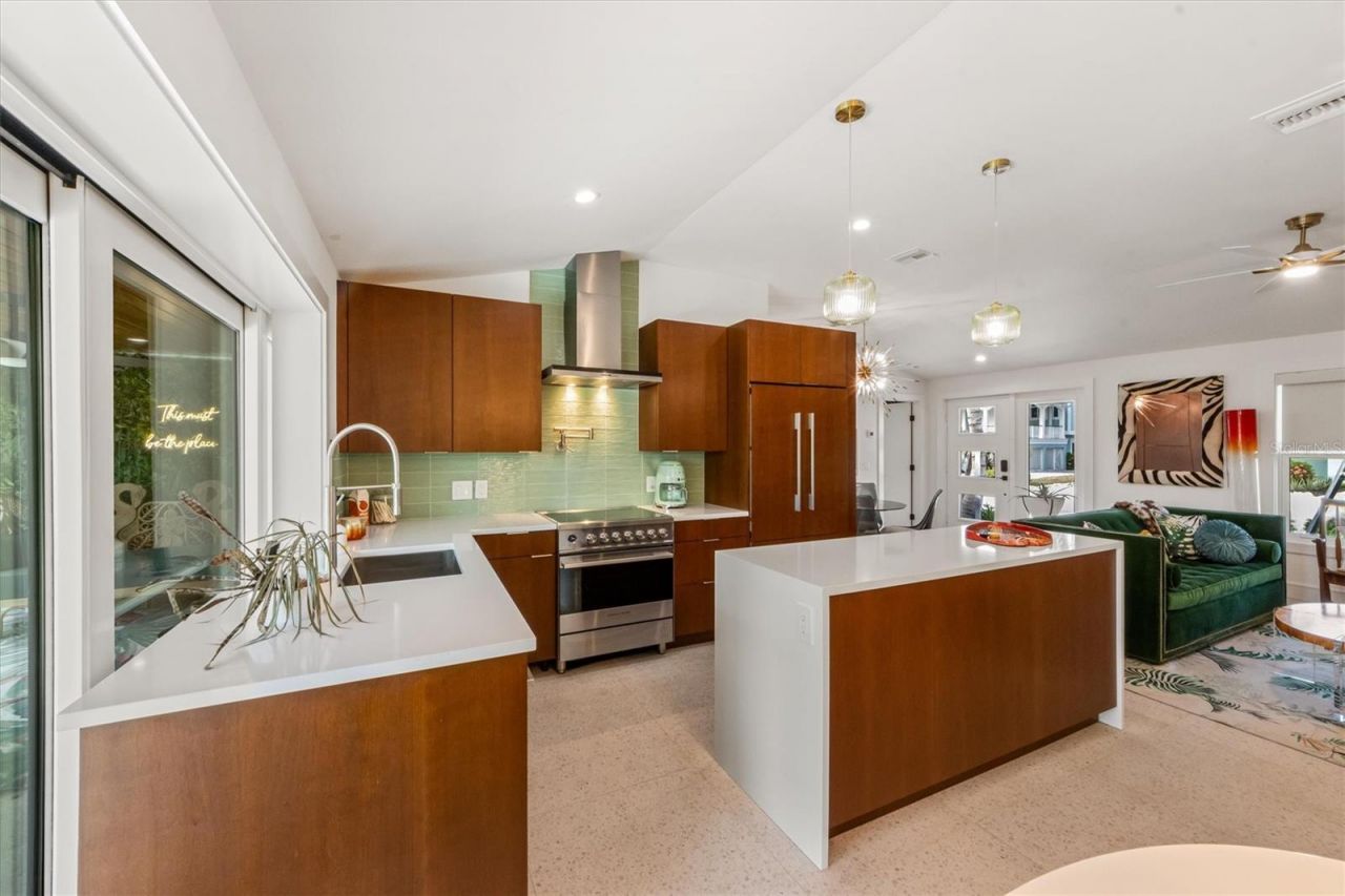 505 65th Street, Holmes Beach, FL 34217 Photo