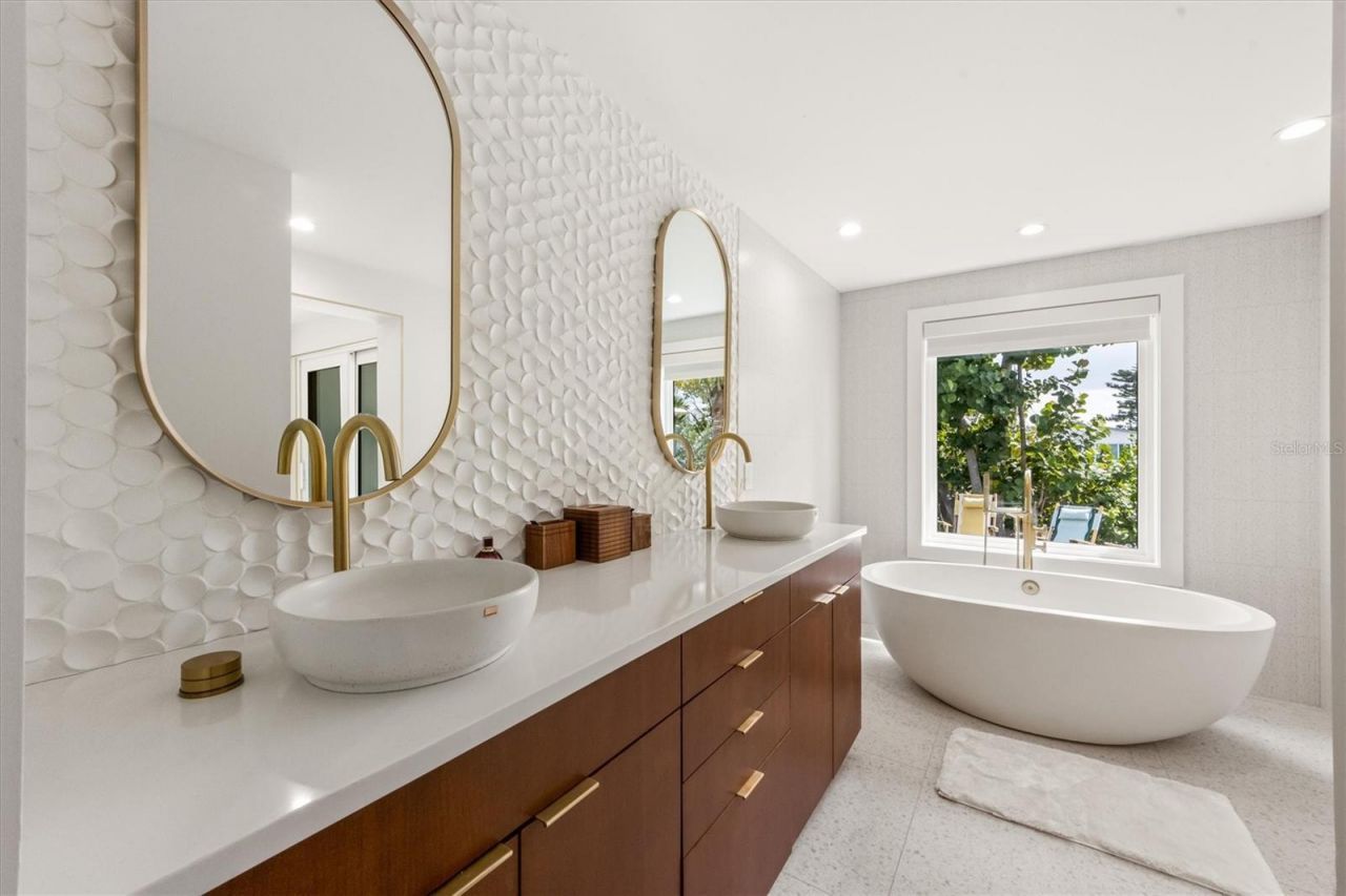 505 65th Street, Holmes Beach, FL 34217 Photo