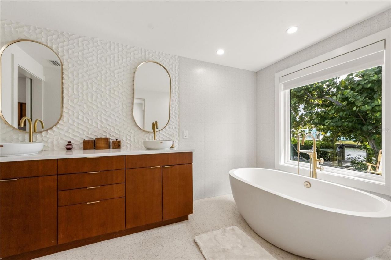 505 65th Street, Holmes Beach, FL 34217 Photo