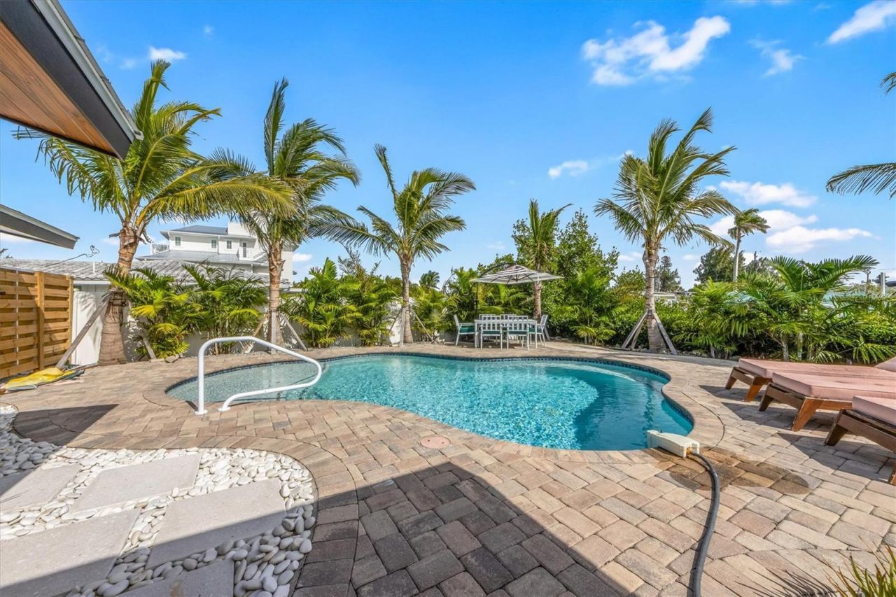 505 65th Street, Holmes Beach, FL 34217 Photo