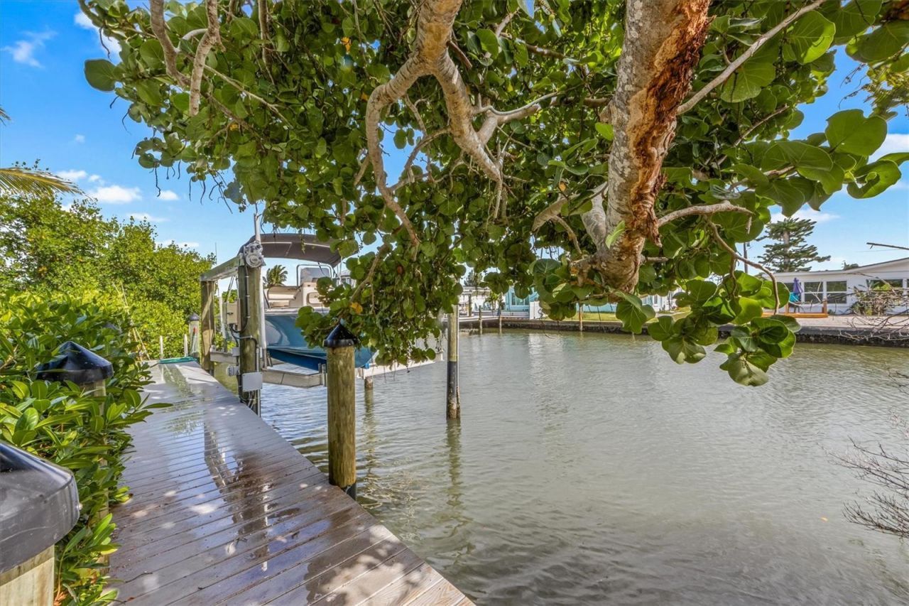 505 65th Street, Holmes Beach, FL 34217 Photo