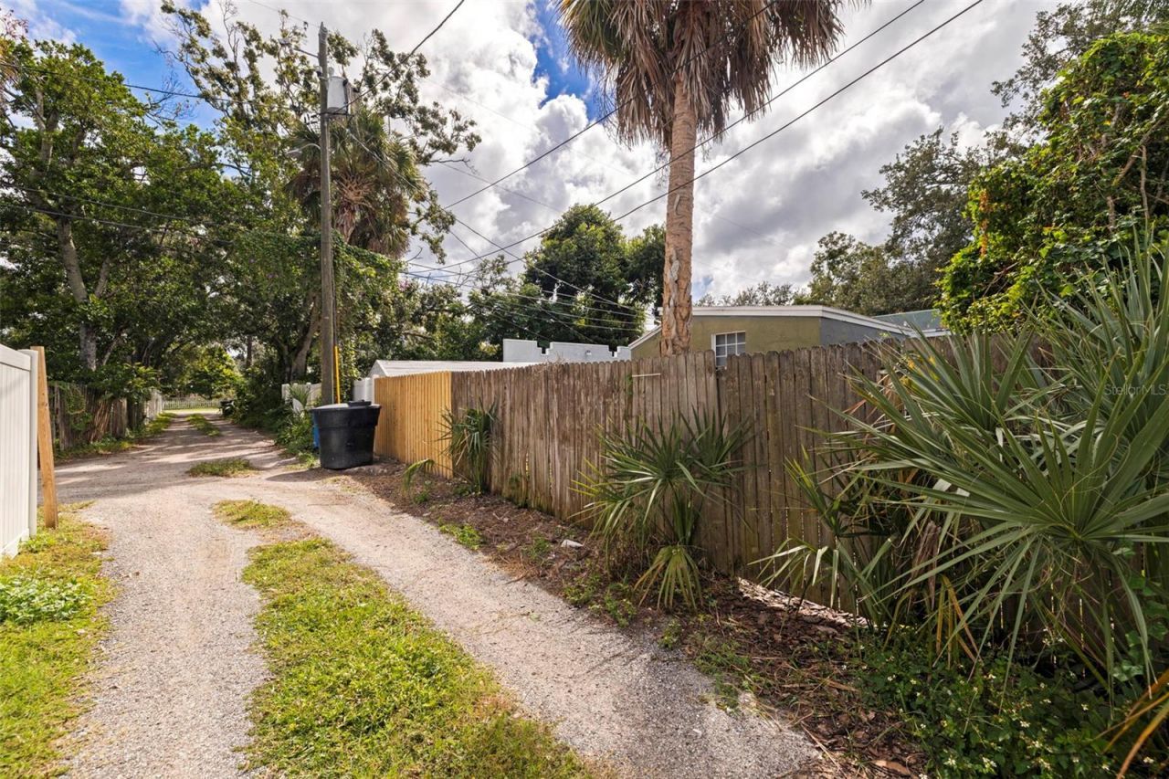 2031 44th Avenue N, Saint Petersburg, FL 33714 Photo