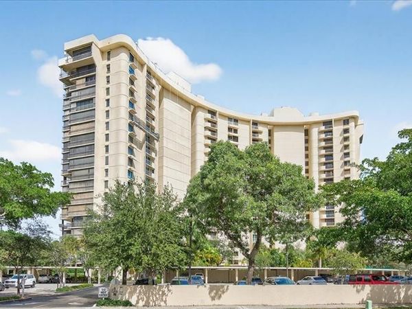 2480 Presidential Way, Unit 902, West Palm Beach, FL 33401