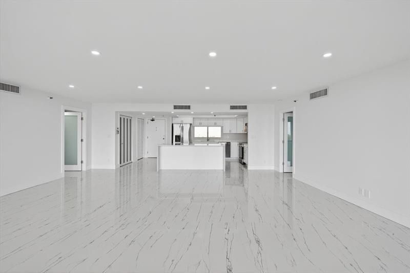 2480 Presidential Way, Unit 902, West Palm Beach, FL 33401 Photo