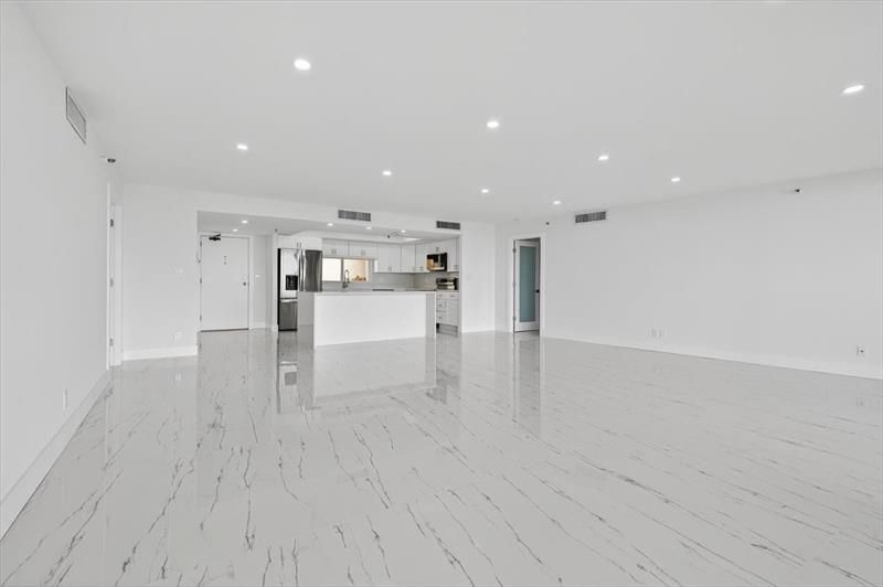 2480 Presidential Way, Unit 902, West Palm Beach, FL 33401 Photo