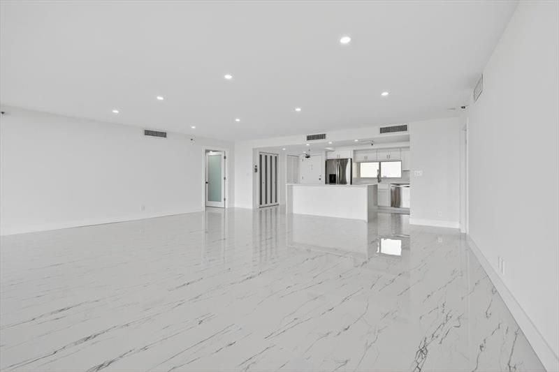 2480 Presidential Way, Unit 902, West Palm Beach, FL 33401 Photo