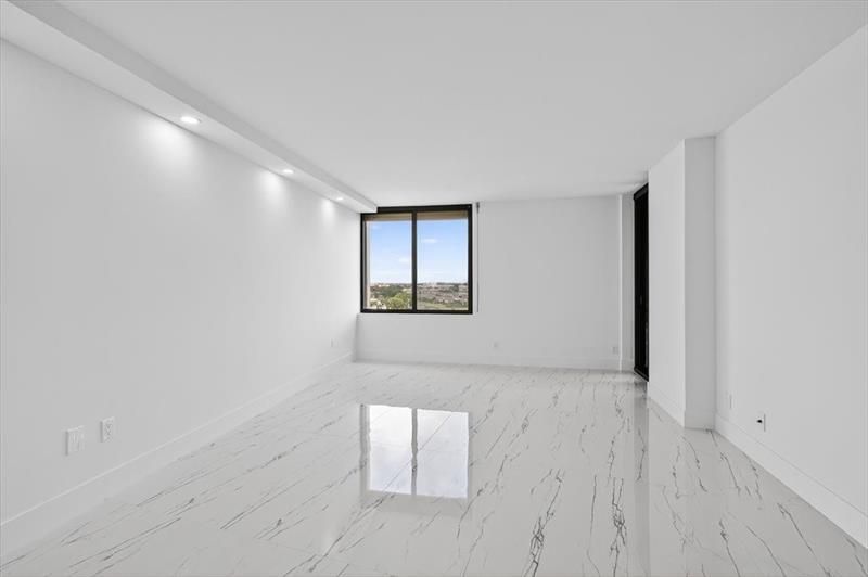 2480 Presidential Way, Unit 902, West Palm Beach, FL 33401 Photo