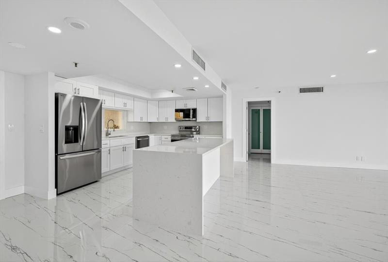 2480 Presidential Way, Unit 902, West Palm Beach, FL 33401 Photo