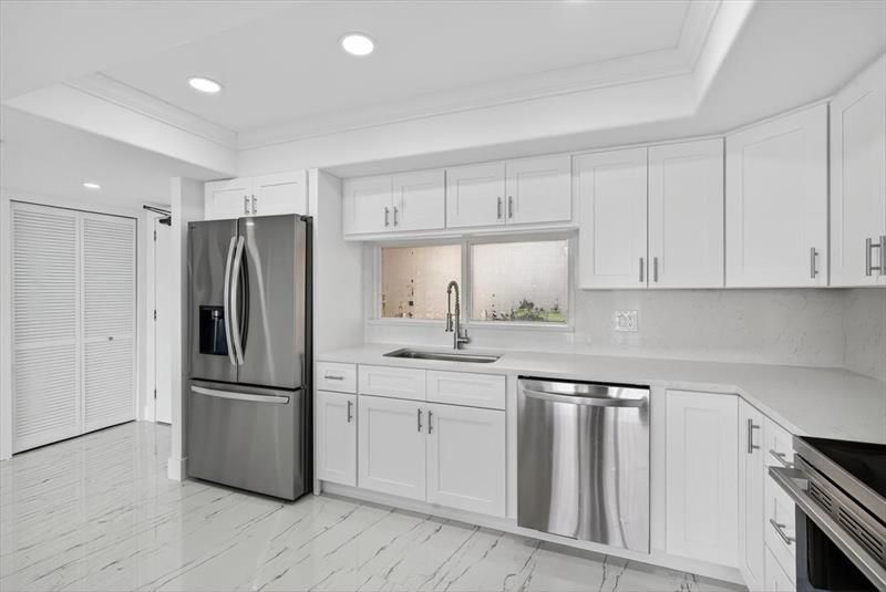 2480 Presidential Way, Unit 902, West Palm Beach, FL 33401 Photo