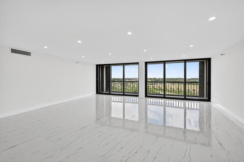 2480 Presidential Way, Unit 902, West Palm Beach, FL 33401 Photo