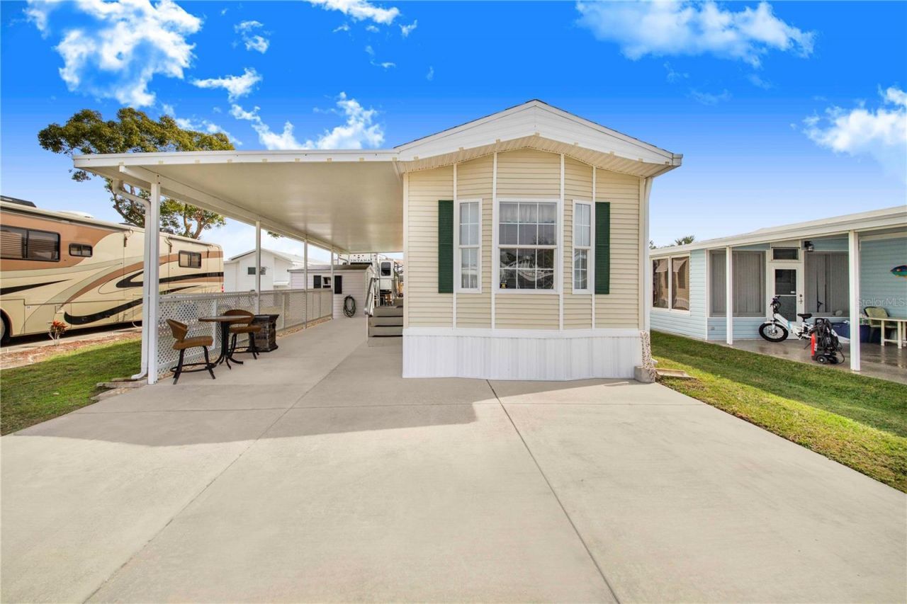 228 Big Pine Avenue S, Frostproof, FL 33843 Main Photo