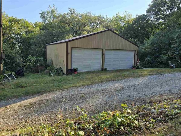 9918 F Ave, Wapello, IA 52653