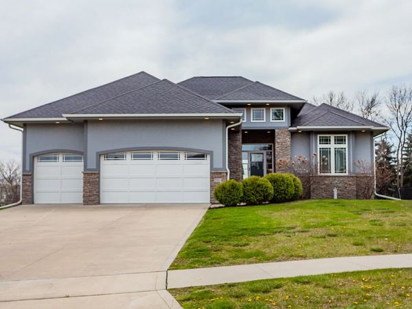 15602 Wilden Drive, Urbandale, IA 50323