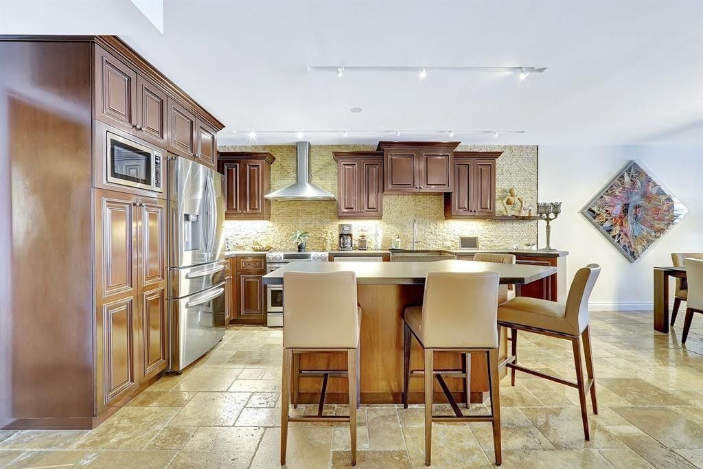 2300 Diana, Unit 203, Hallandale Beach, FL 33009 Photo