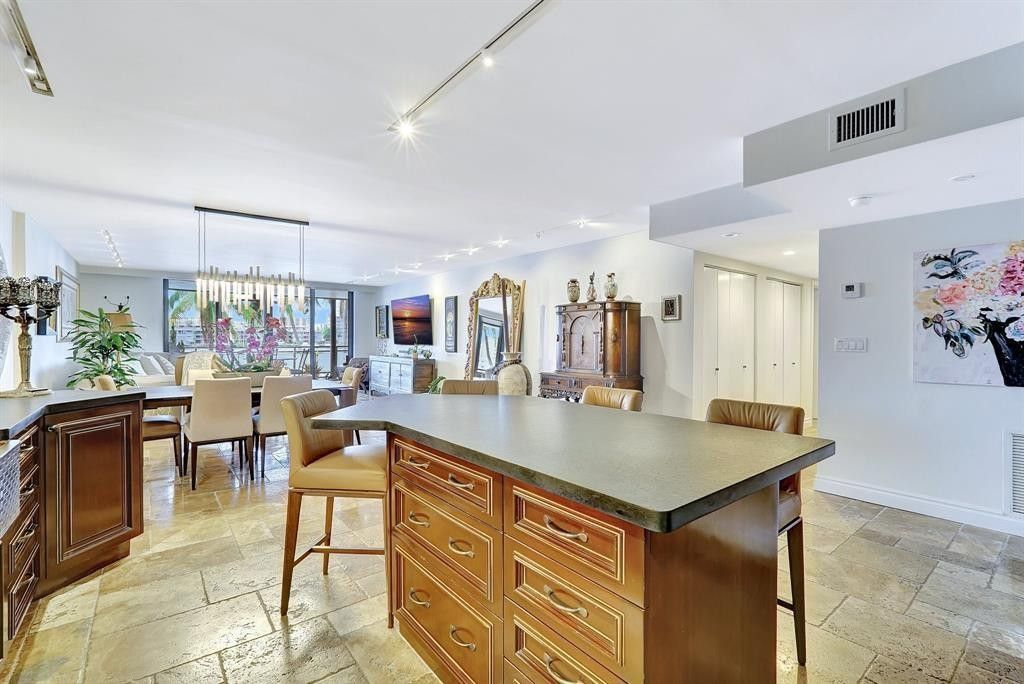 2300 Diana, Unit 203, Hallandale Beach, FL 33009 Photo