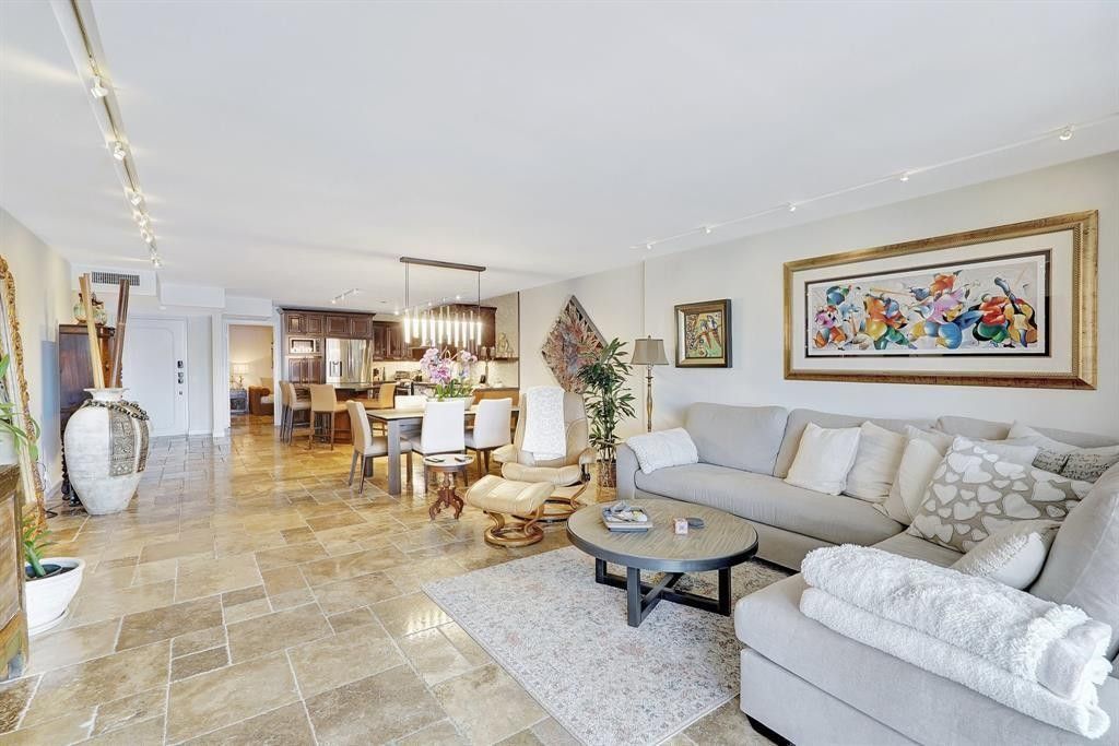 2300 Diana, Unit 203, Hallandale Beach, FL 33009 Photo