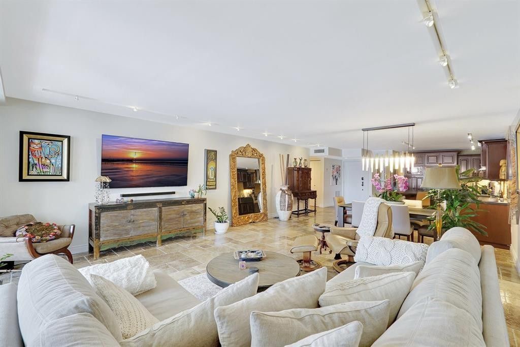 2300 Diana, Unit 203, Hallandale Beach, FL 33009 Photo