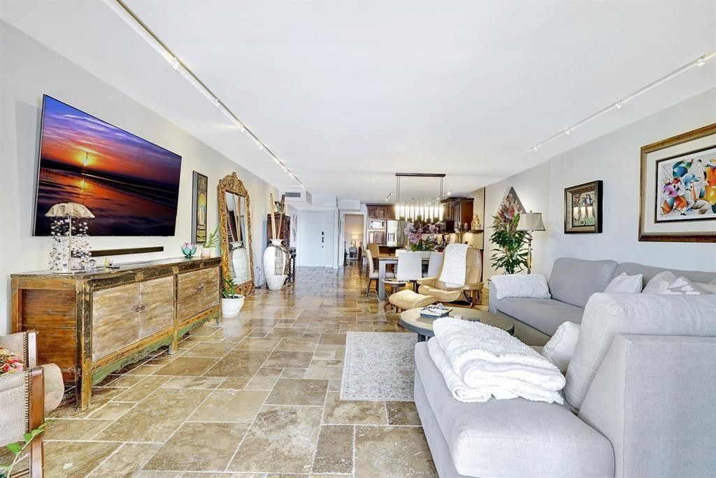 2300 Diana, Unit 203, Hallandale Beach, FL 33009 Photo