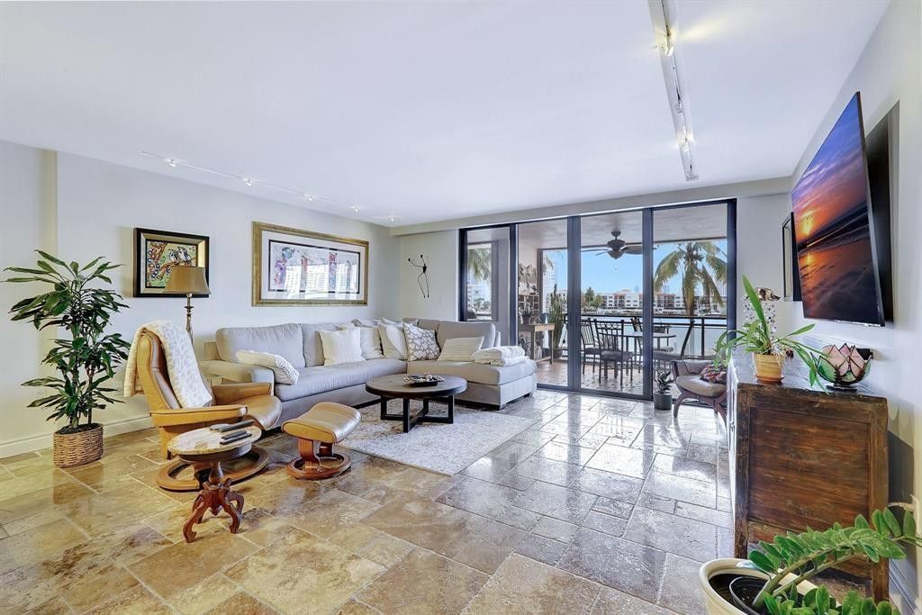 2300 Diana, Unit 203, Hallandale Beach, FL 33009 Photo