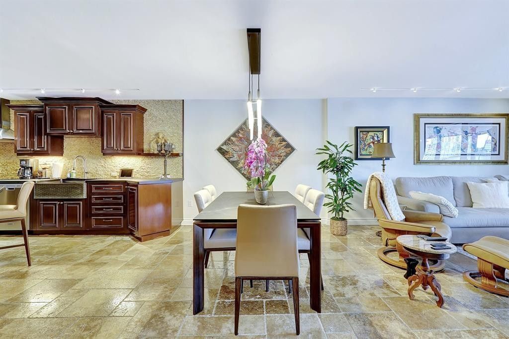 2300 Diana, Unit 203, Hallandale Beach, FL 33009 Photo