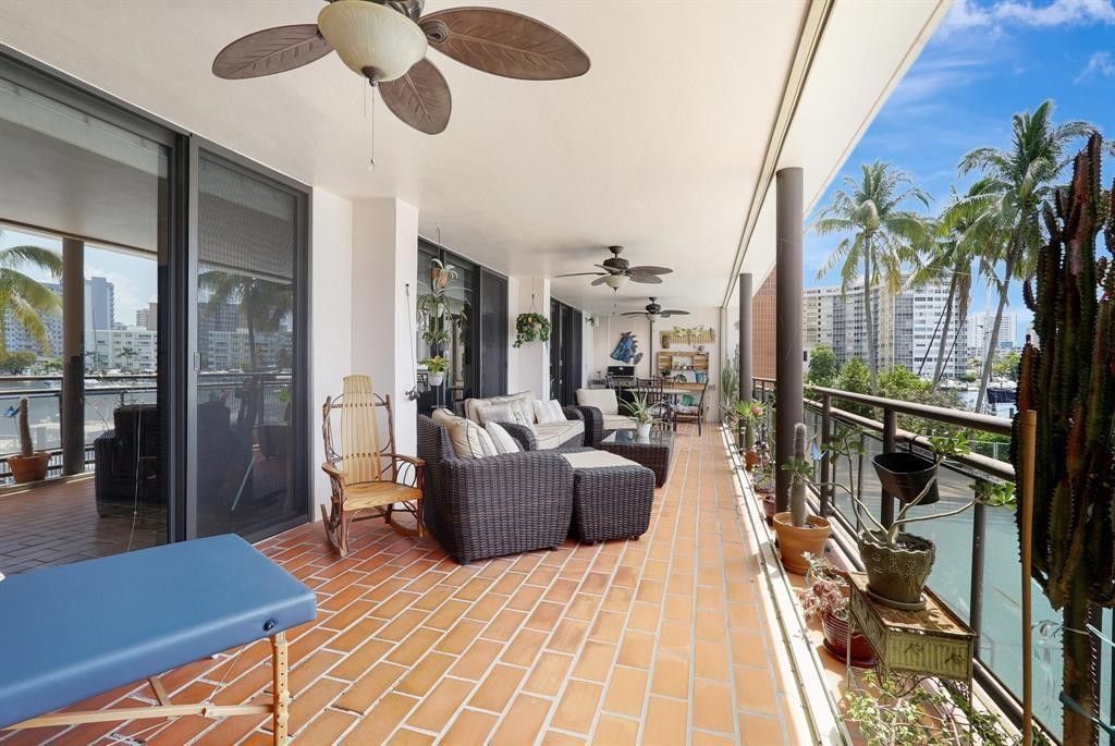 2300 Diana, Unit 203, Hallandale Beach, FL 33009 Photo