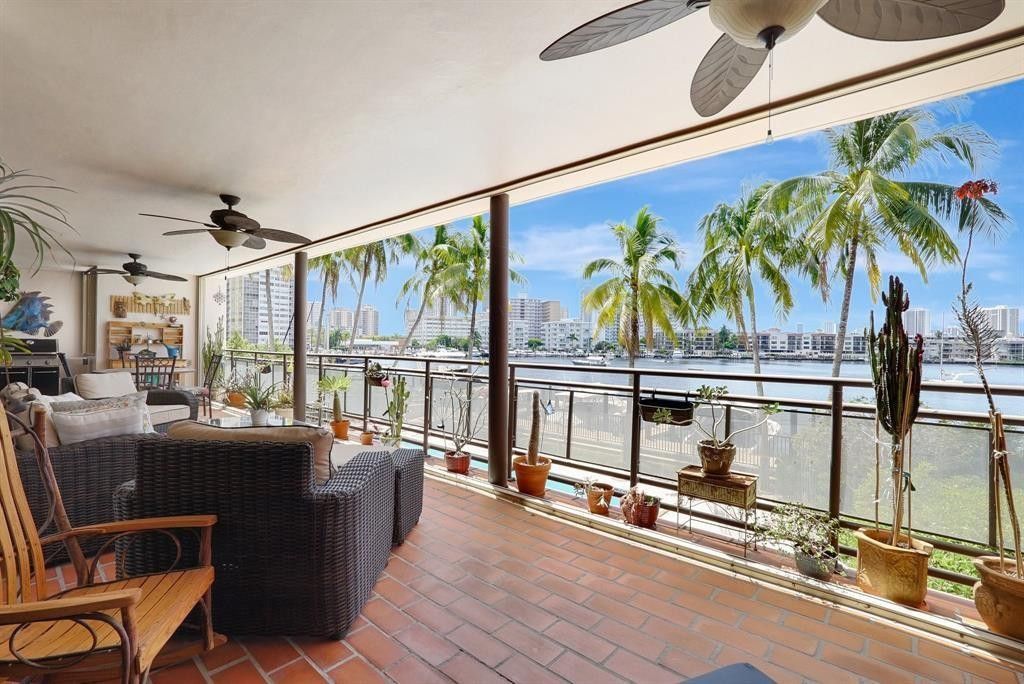 2300 Diana, Unit 203, Hallandale Beach, FL 33009 Photo