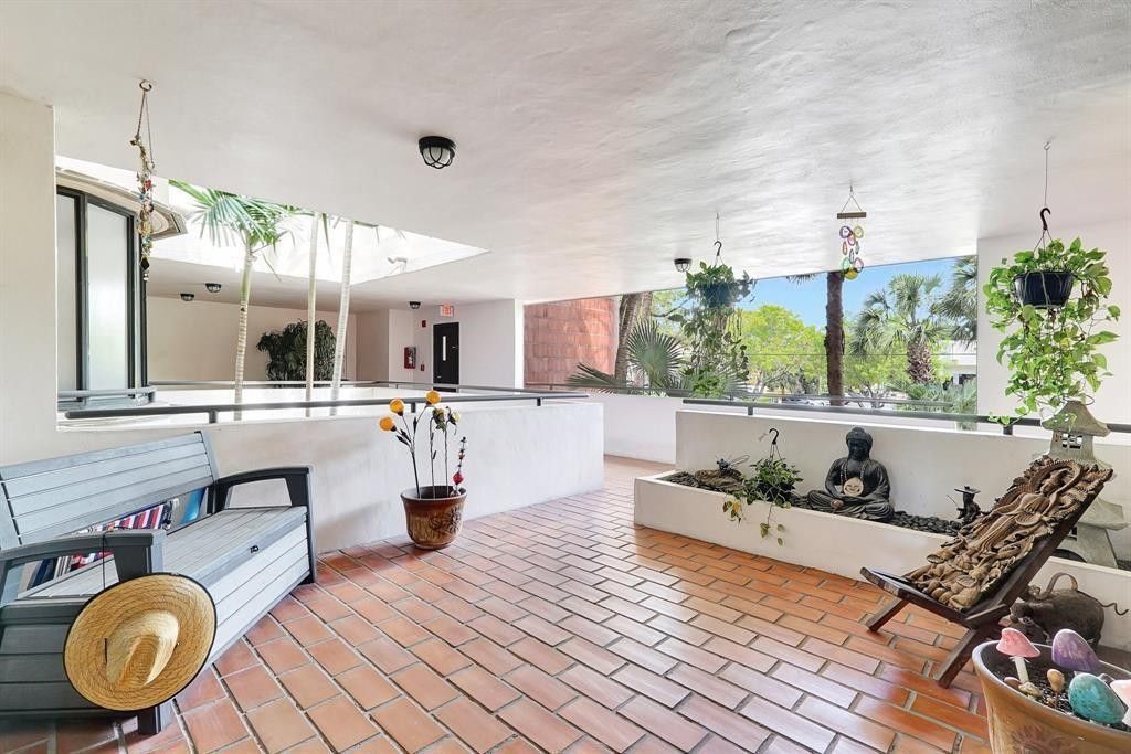 2300 Diana, Unit 203, Hallandale Beach, FL 33009 Photo