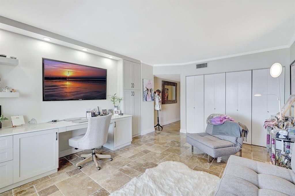 2300 Diana, Unit 203, Hallandale Beach, FL 33009 Photo