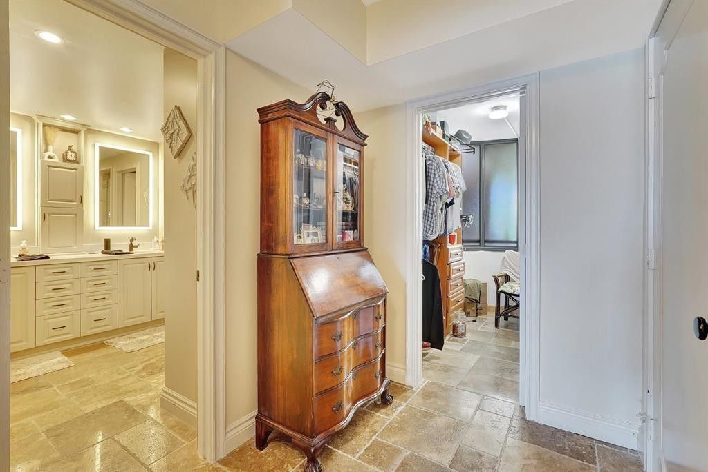 2300 Diana, Unit 203, Hallandale Beach, FL 33009 Photo