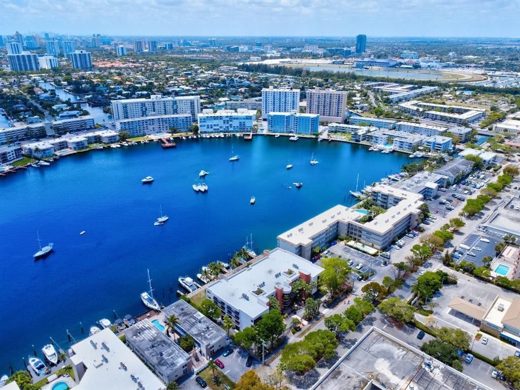 2300 Diana, Unit 203, Hallandale Beach, FL 33009 Photo