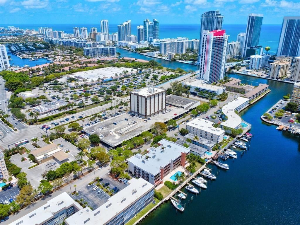 2300 Diana, Unit 203, Hallandale Beach, FL 33009 Photo