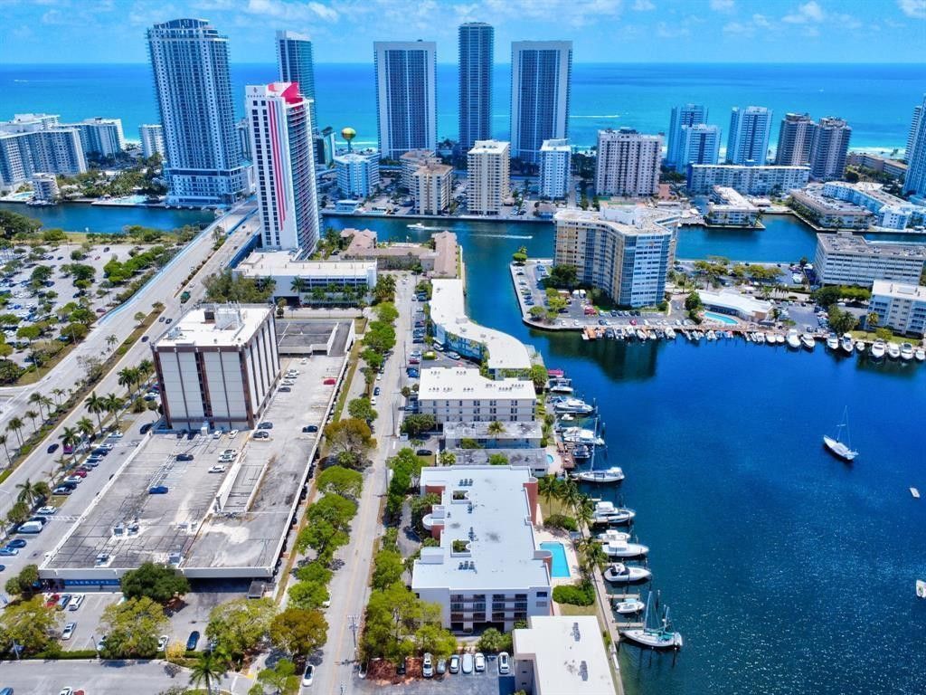 2300 Diana, Unit 203, Hallandale Beach, FL 33009 Photo