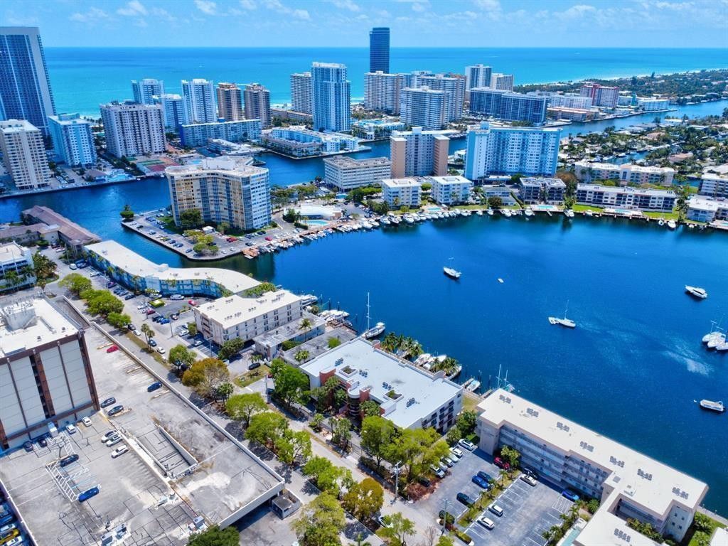 2300 Diana, Unit 203, Hallandale Beach, FL 33009 Photo