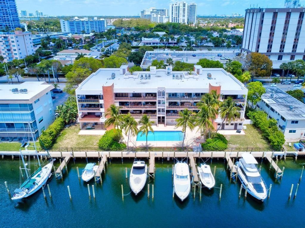 2300 Diana, Unit 203, Hallandale Beach, FL 33009 Photo