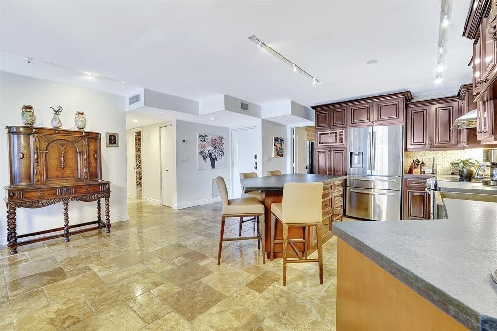 2300 Diana, Unit 203, Hallandale Beach, FL 33009 Photo