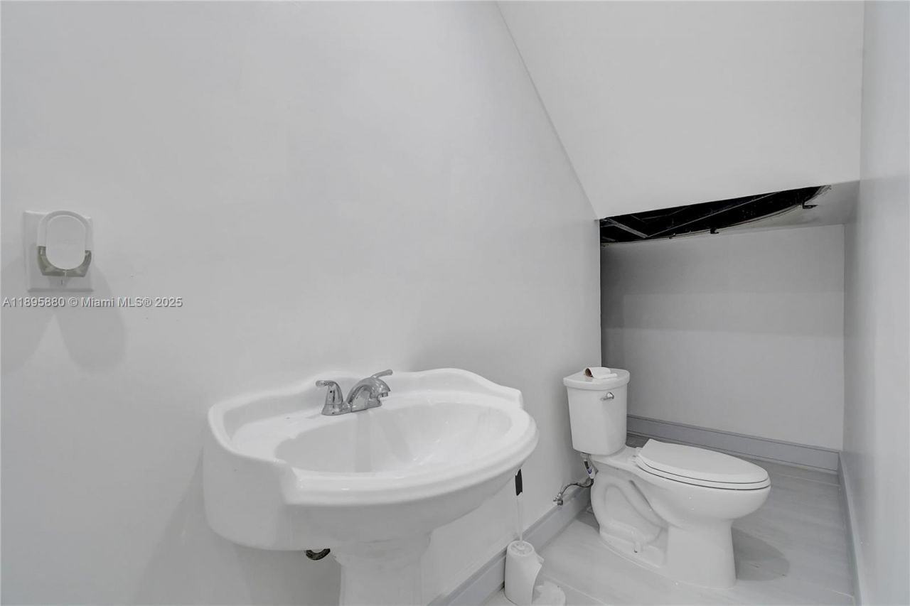 20129 NE 16th Pl, Unit 20129, Miami, FL 33179 Photo