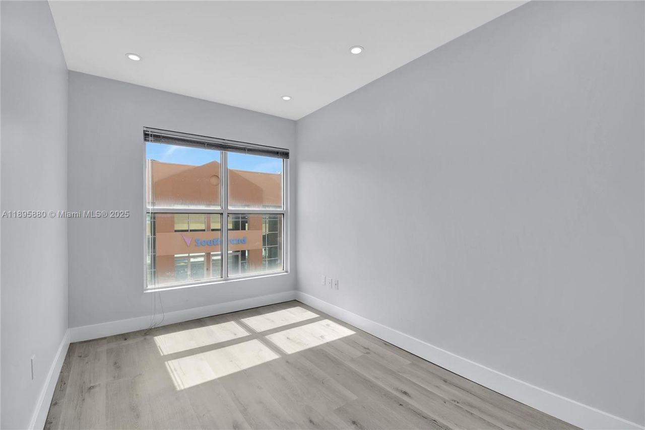 20129 NE 16th Pl, Unit 20129, Miami, FL 33179 Photo