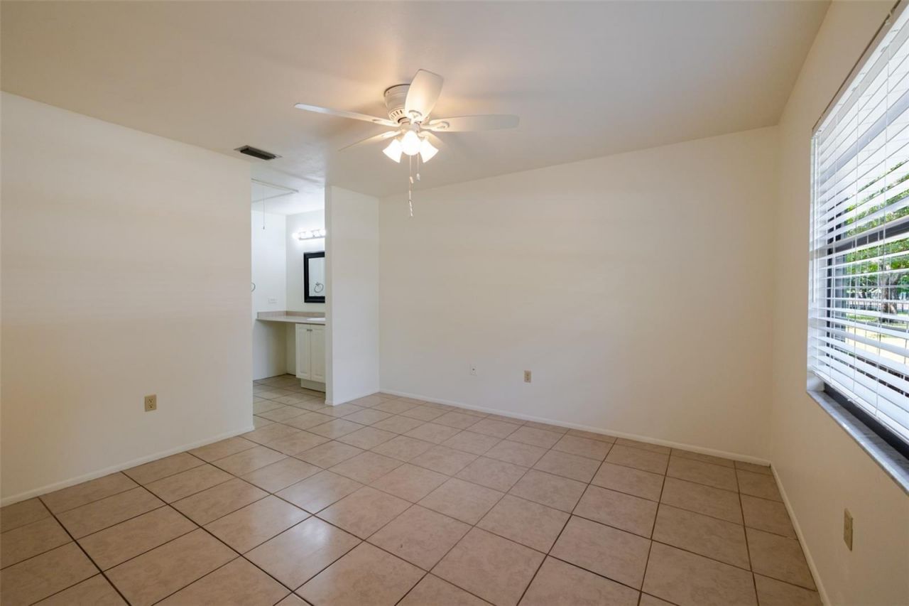 5021 Barrington Circle, Unit 302, Sarasota, FL 34234 Photo