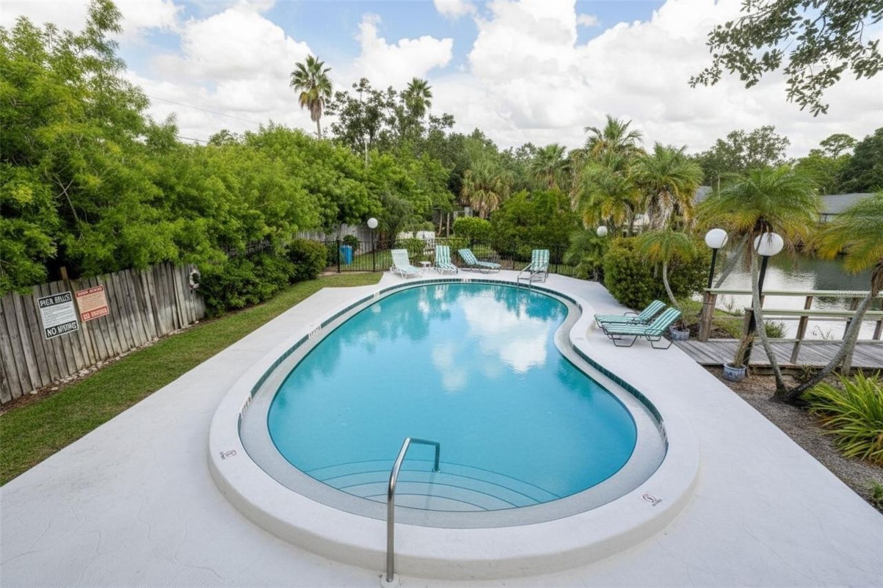 5021 Barrington Circle, Unit 302, Sarasota, FL 34234 Photo