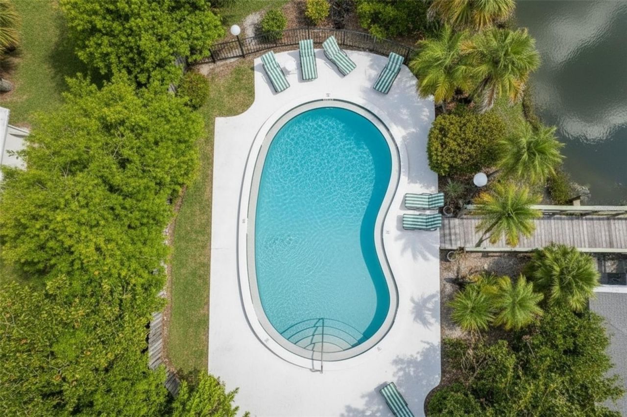 5021 Barrington Circle, Unit 302, Sarasota, FL 34234 Photo