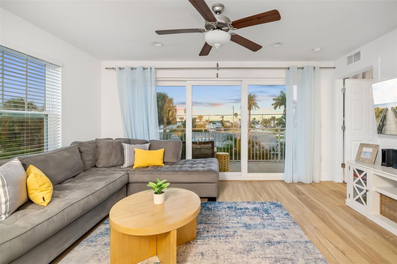 15305 1st Street E, Unit 201, Madeira Beach, FL 33708 Photo