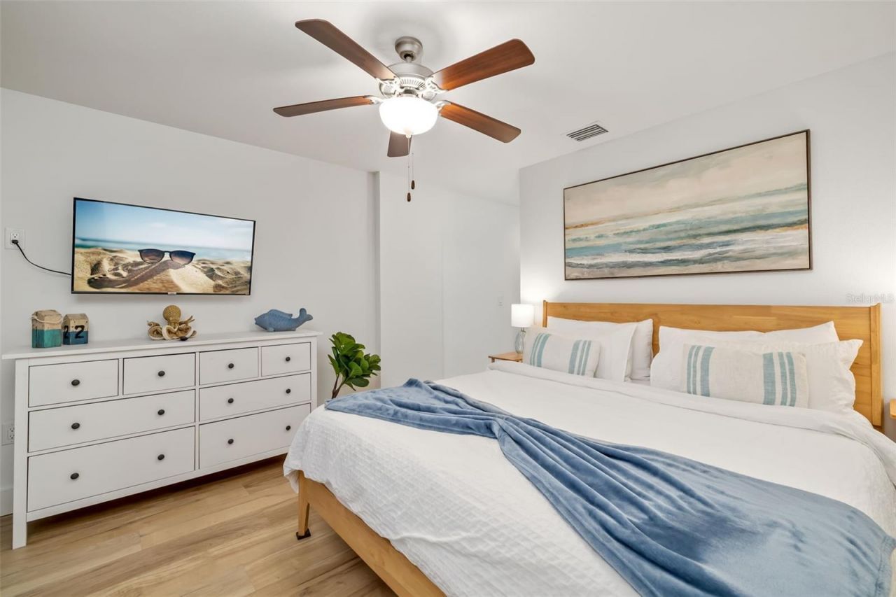 15305 1st Street E, Unit 201, Madeira Beach, FL 33708 Photo