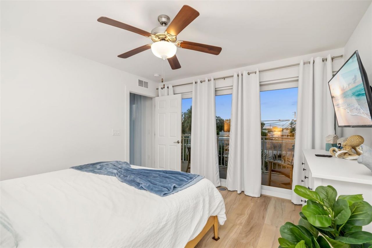 15305 1st Street E, Unit 201, Madeira Beach, FL 33708 Photo